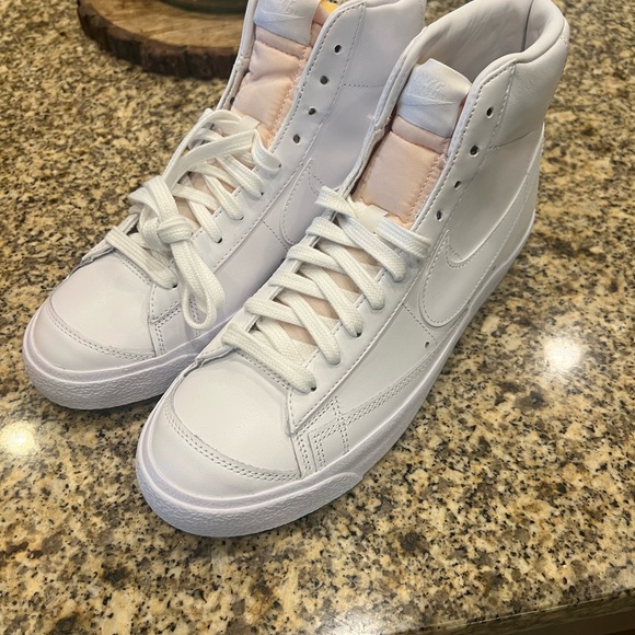 Nike Women's Blazer Mid '77 Vintage Leather Sneakers, white, size 9.5 - Picture 3 of 4